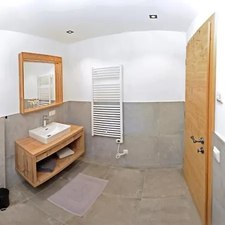 Marios Hittn شقة *